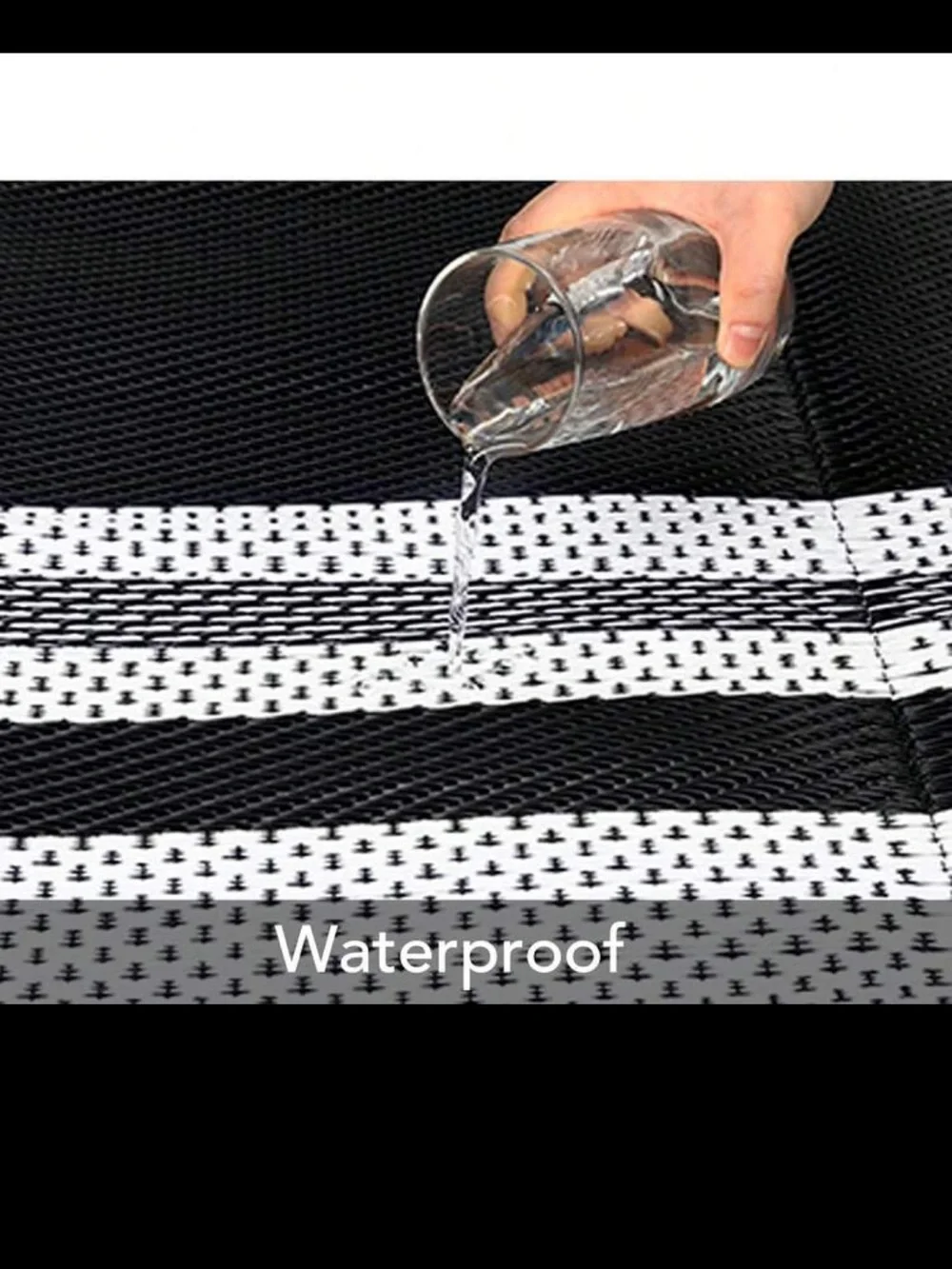 SHEIN Black and White Geometric Outdoor Rug